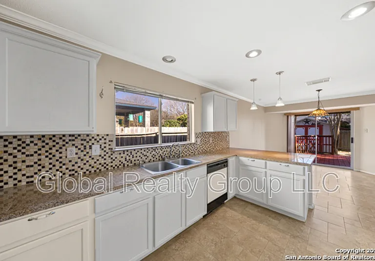 2913 Candleberry Dr — Photo 2