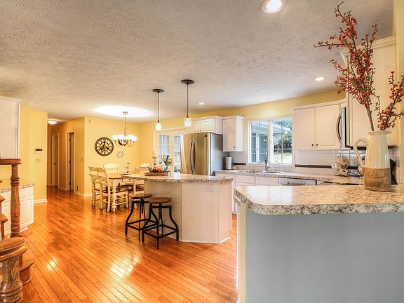 3rd image of 804 Sunrise Cir