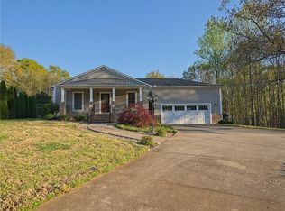 112 Hillandale Rd, Liberty, SC 29657