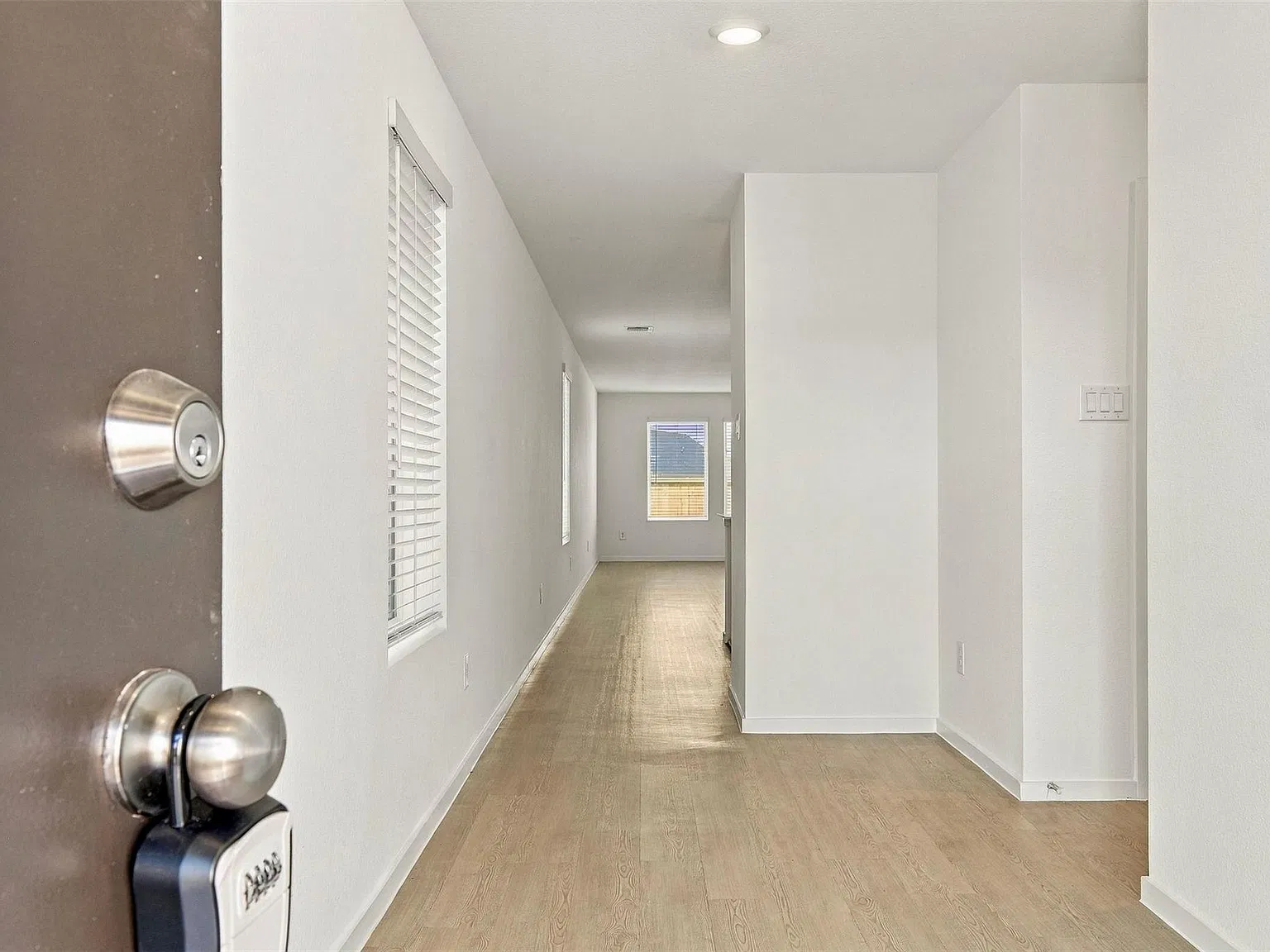4 bed, 2.0 bath, 1650 sqft, $1,990 — Photo 3
