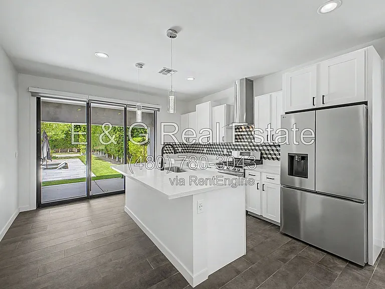 2312 E Curnow Dr — Photo 11