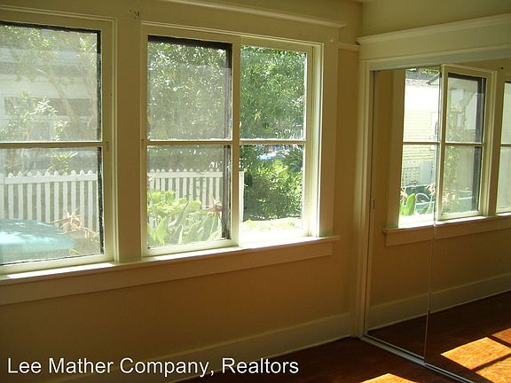 4th image of 1046 Adella Ave