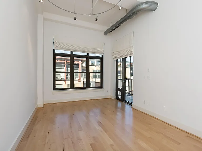 2328 Champlain St NW — Photo 9