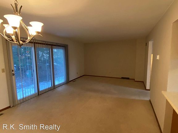 5th image of 2526 W Memorial Dr