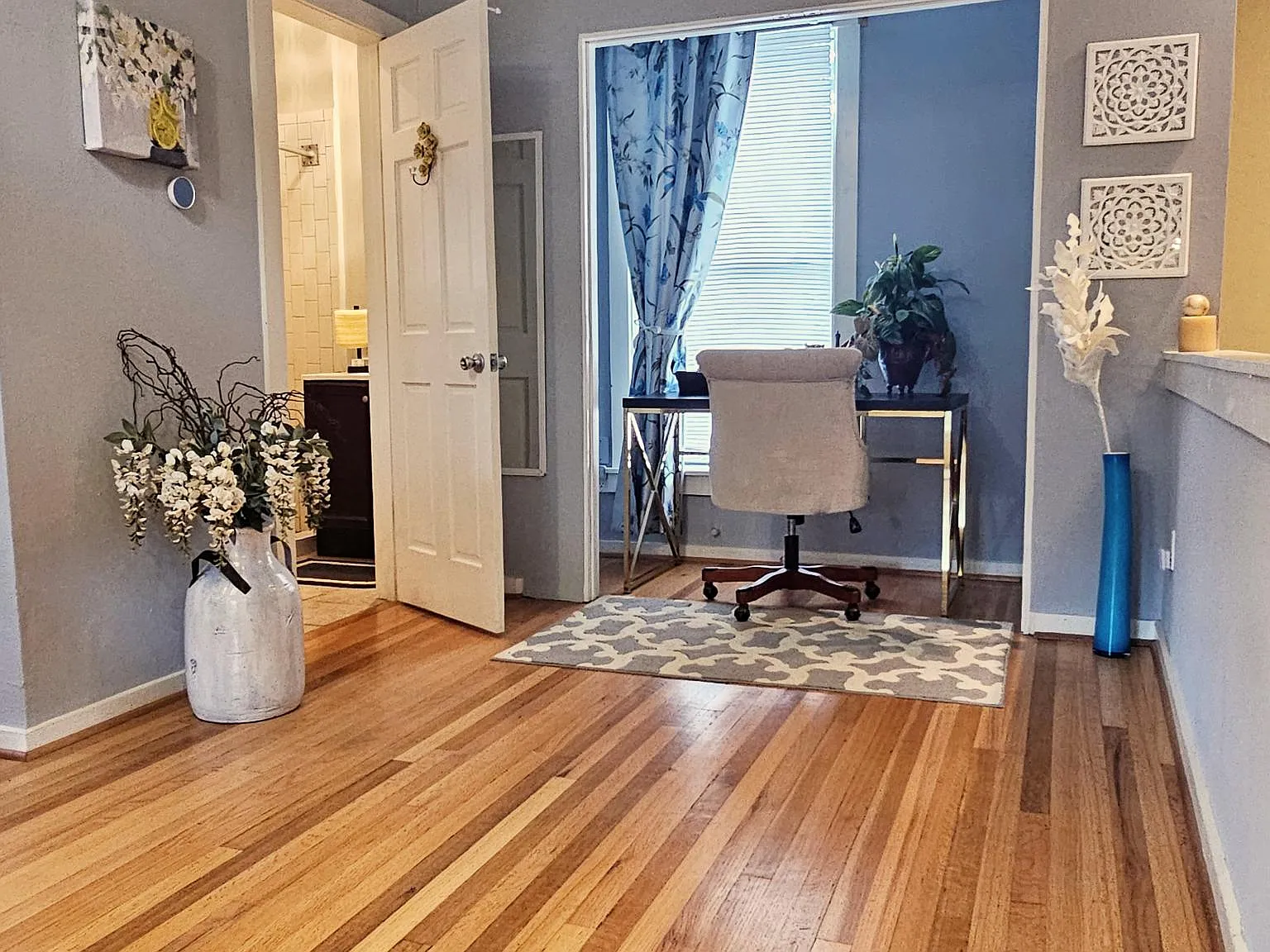 1 bed, 875 sqft, $2,100 — Photo 2