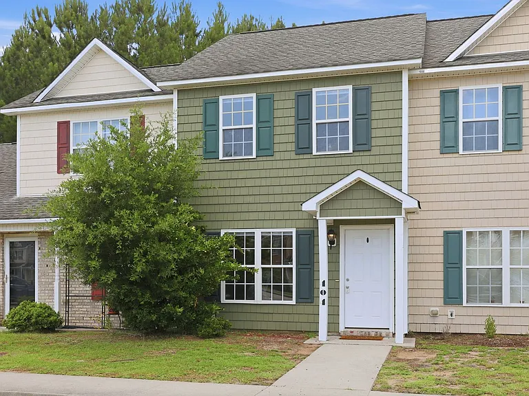 404 Springwood Dr — Photo 3