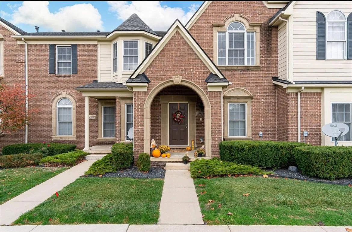 2 bed, 1.5 bath, 1400 sqft, $2,300 — Photo 1