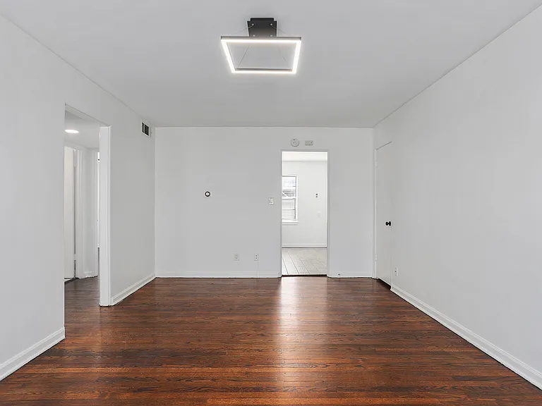 Roanoke Apartments — Photo 7