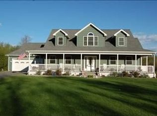 35 Rundle Rd, Sand Lake, NY 12153