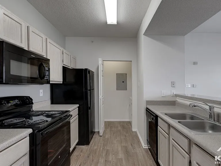 La Crosse Apartments — Photo 64