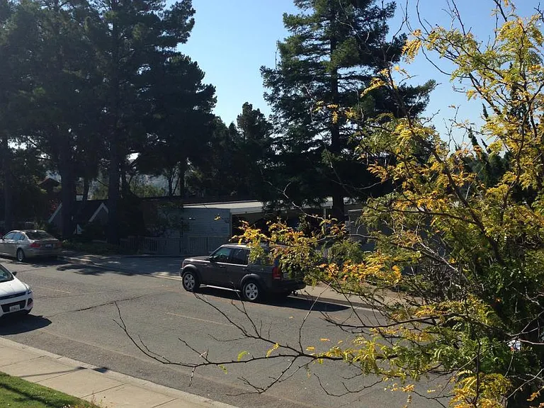1987 Ascot Dr #1 — Photo 2