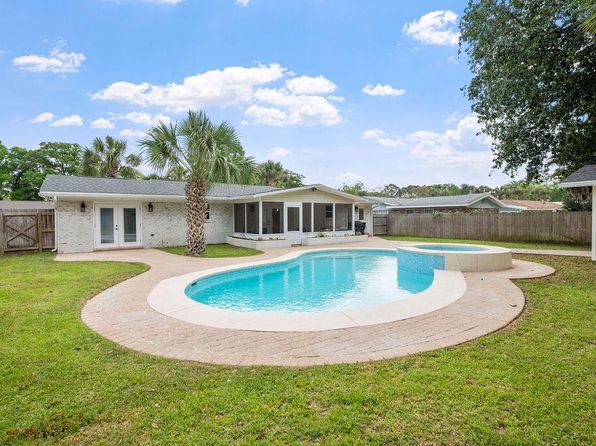 321 Saint Andrews Dr, Niceville, FL 32578