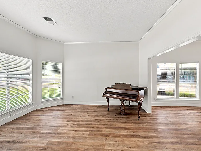 1205 Shannon Ln — Photo 12