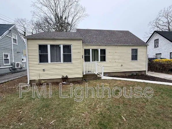 115 8th Ave, Huntington Station, NY 11746