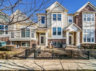 421 Grosvenor Ln, Aurora, IL 60504