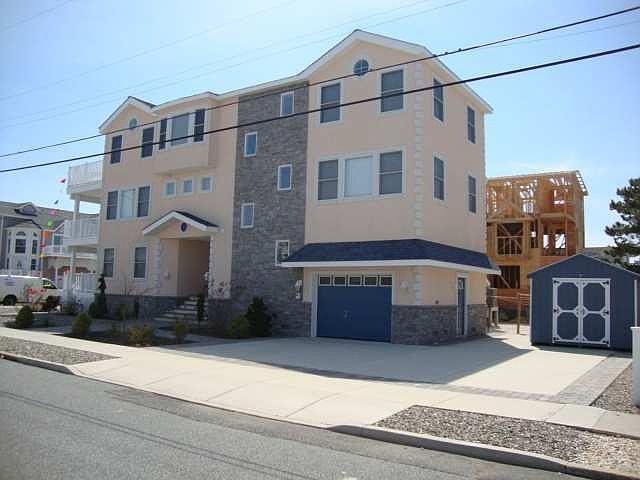 106 87th St/8702 Pleasure Ave