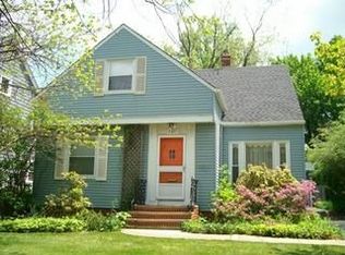 2495 Canterbury Rd, Cleveland Heights, OH 44118