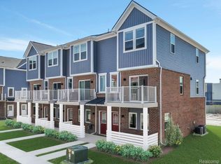 821 Canterbury Ln, Troy, MI 48085