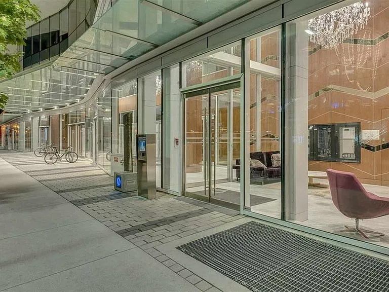 68 Smithe St #2015 — Photo 16