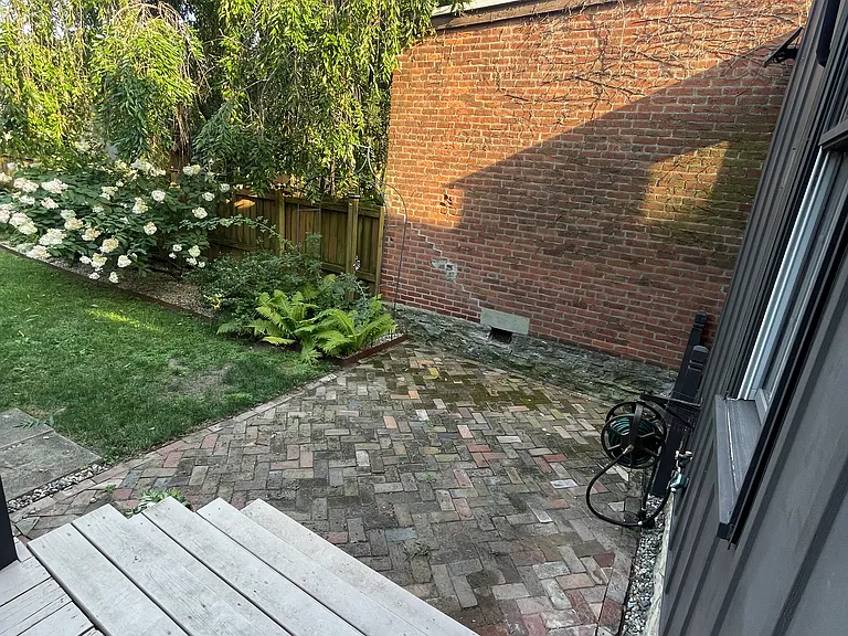 590 S Pearl St — Photo 24