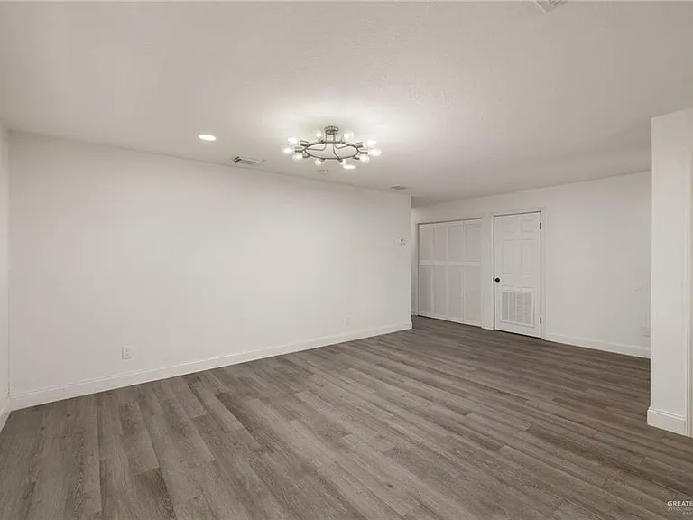 1716 W Gastel Cir #1 — Photo 3