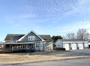 109 E West St, Oneida, IL 61467