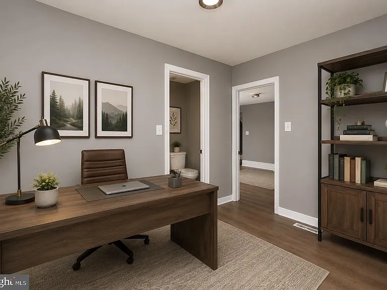 210 W Buck St — Photo 12