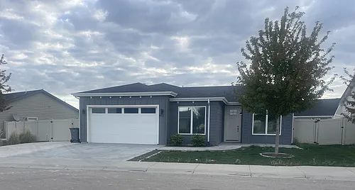 412 Red Rose St Photo 1