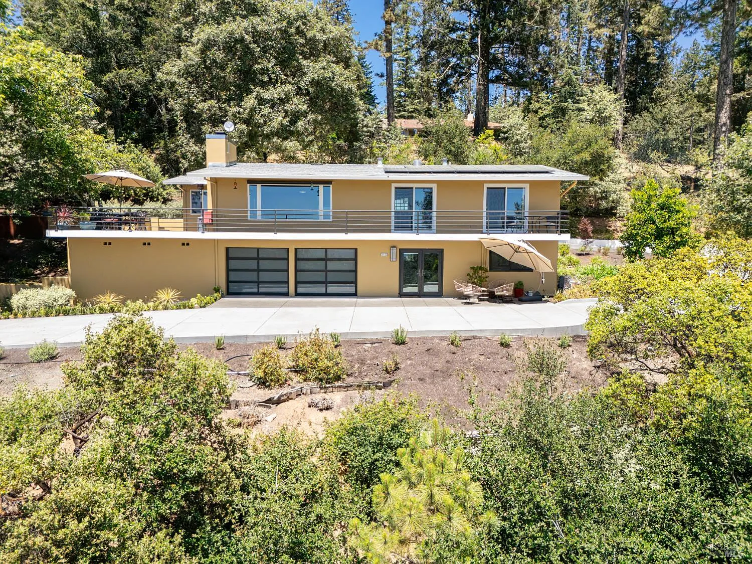 460 Bella Vista Drive - 5bd/3ba, 2,106 sqft - in Angwin, CA