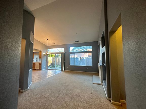2nd image of 12 Milan Ct
