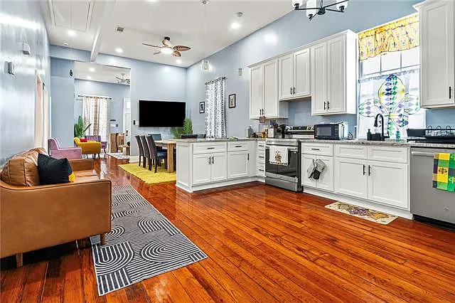 4 bed, 2.5 bath, 1950 sqft, $2,750 — Photo 4