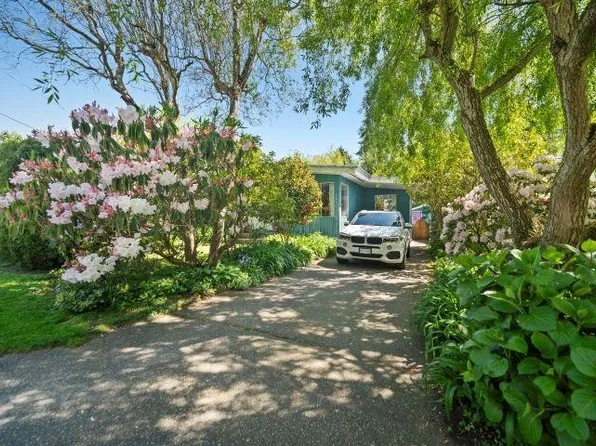 1056 Stevens St, White Rock, BC V4B 4X7