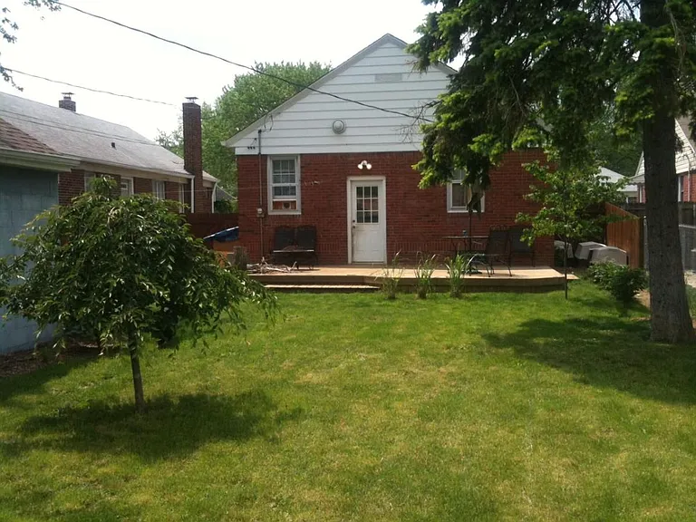 1109 N Downey Ave — Photo 3