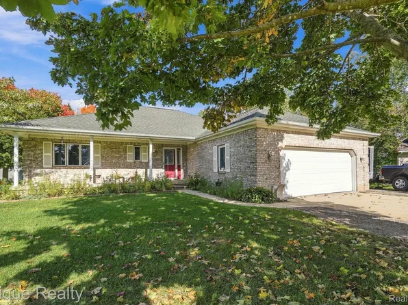 426 Oak Ln, Yale, MI 48097