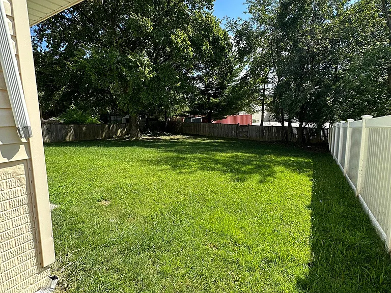 1915 Christiana Ct — Photo 6