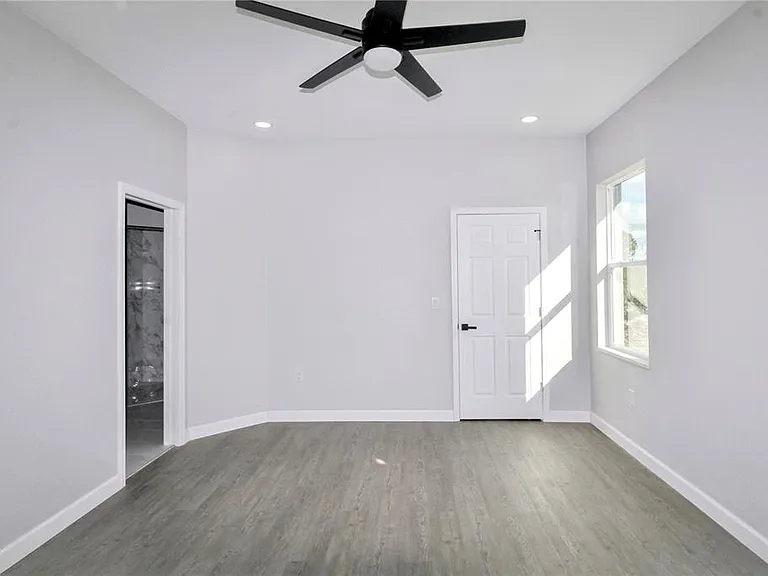 7335 Domenico St — Photo 15