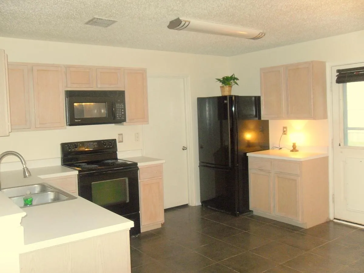 3 bed, 1518 sqft, $2,100 — Photo 4