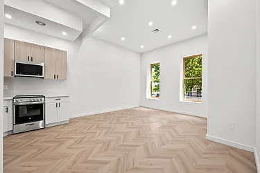105 Gates Avenue, #2
