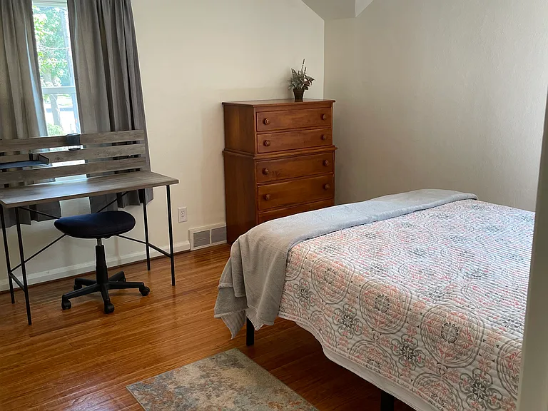 106 N Scott St — Photo 7