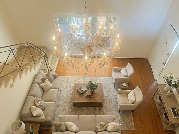 3rd image of 1436-1450 N Laurel Ave #1438