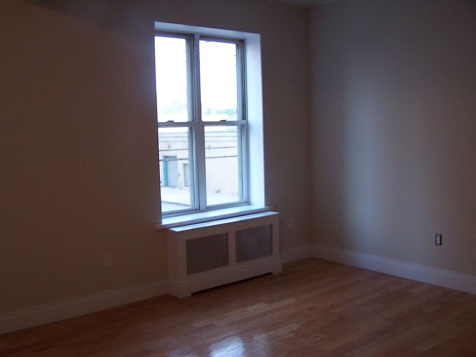 2nd image of 490 Morgan Ave APT 2