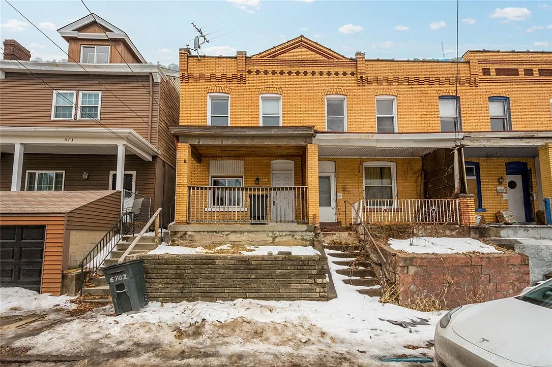511 Hervey St photo 1