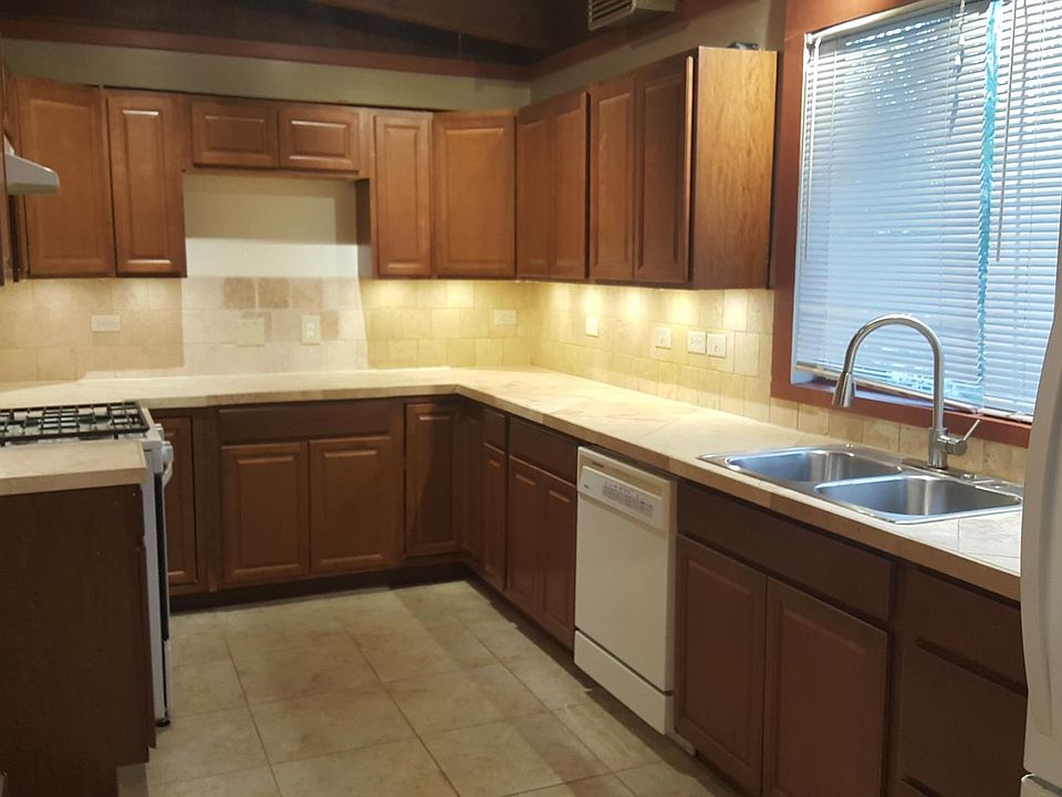 1st image of 606 Brightwood Pl