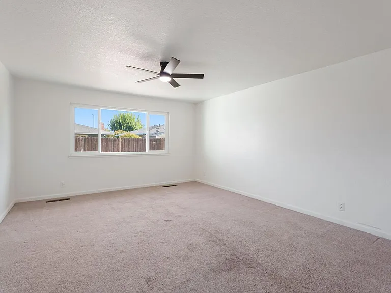 6804 N Backer Ave — Photo 17