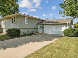 1590 17th Ave, Marion, IA 52302