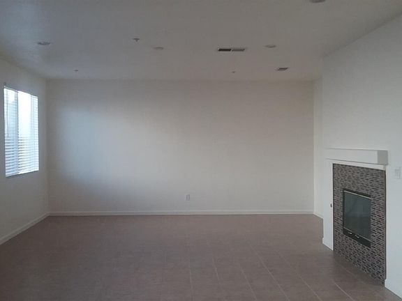 3rd image of 6 Ford Dr