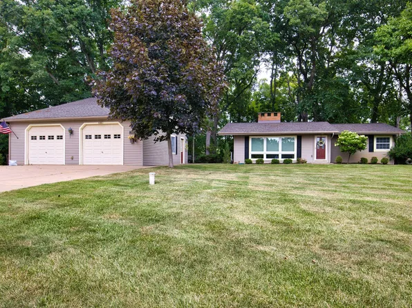 8683 Club House Dr, Brighton, MI 48116