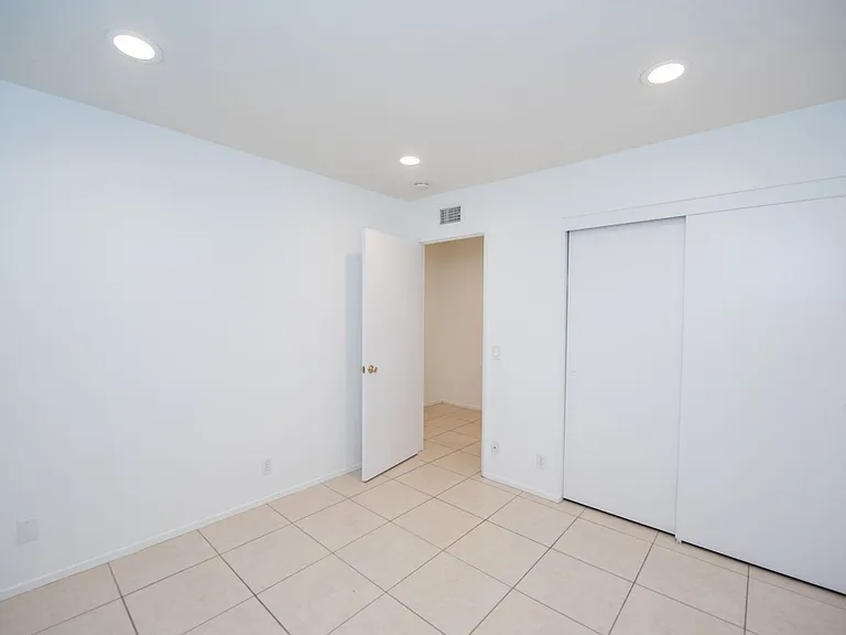 4395 Avenida De Las Flores — Photo 17