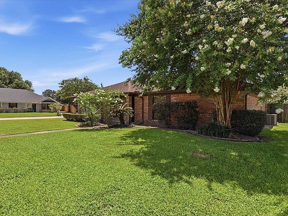 3rd image of 8240 Killian Ln