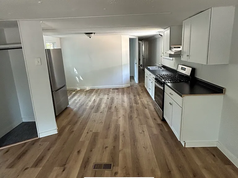 1008 S River St #2 — Photo 2